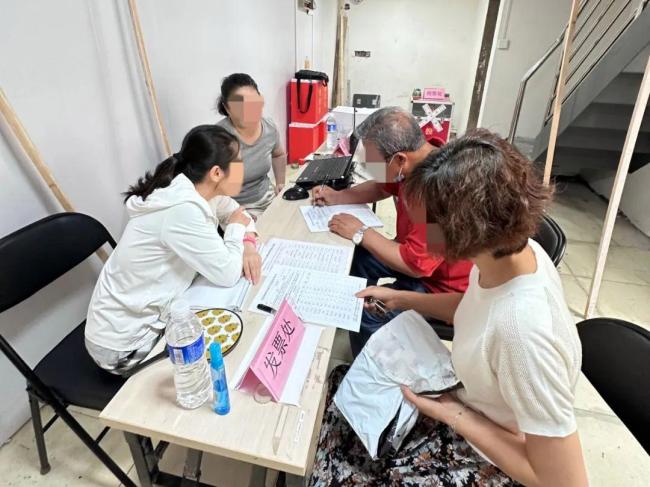 北京一小区业委会换届选举出现“两套班子”！居民懵圈 两方打擂台业主困惑